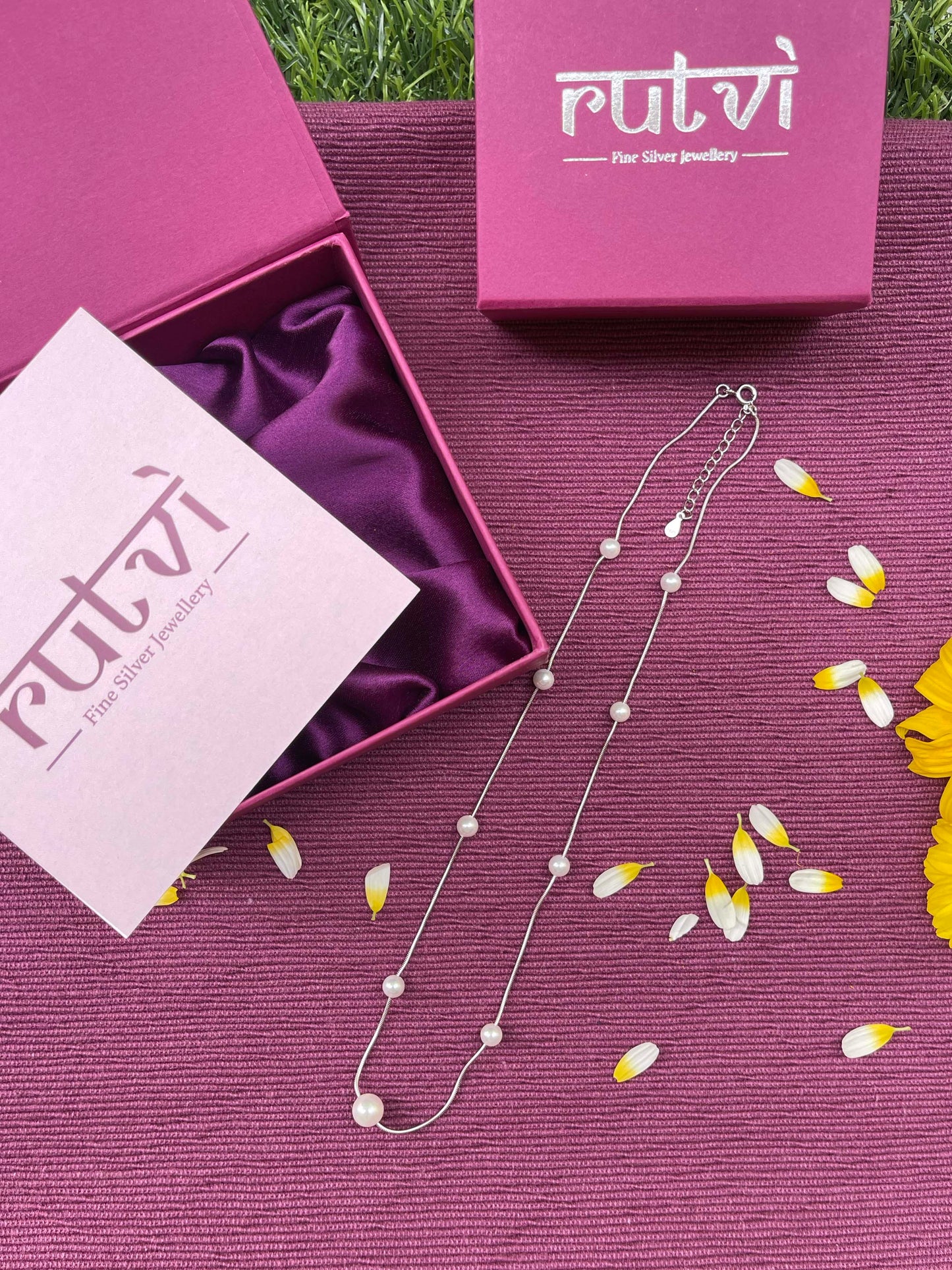 Pearly Affair Necklace