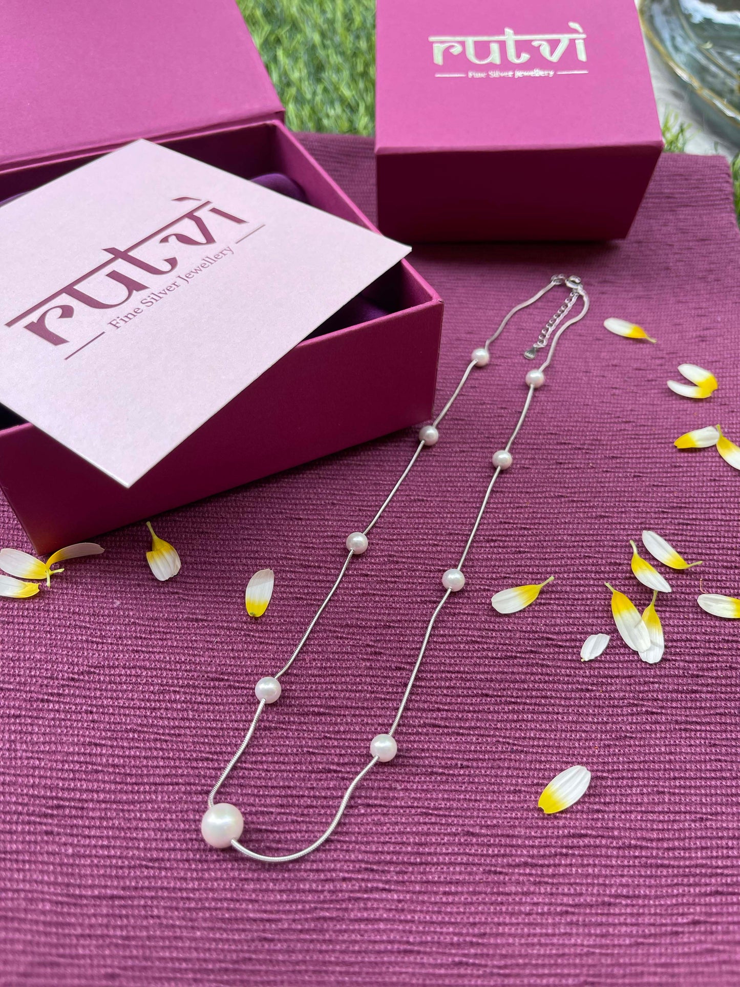 Pearly Affair Necklace