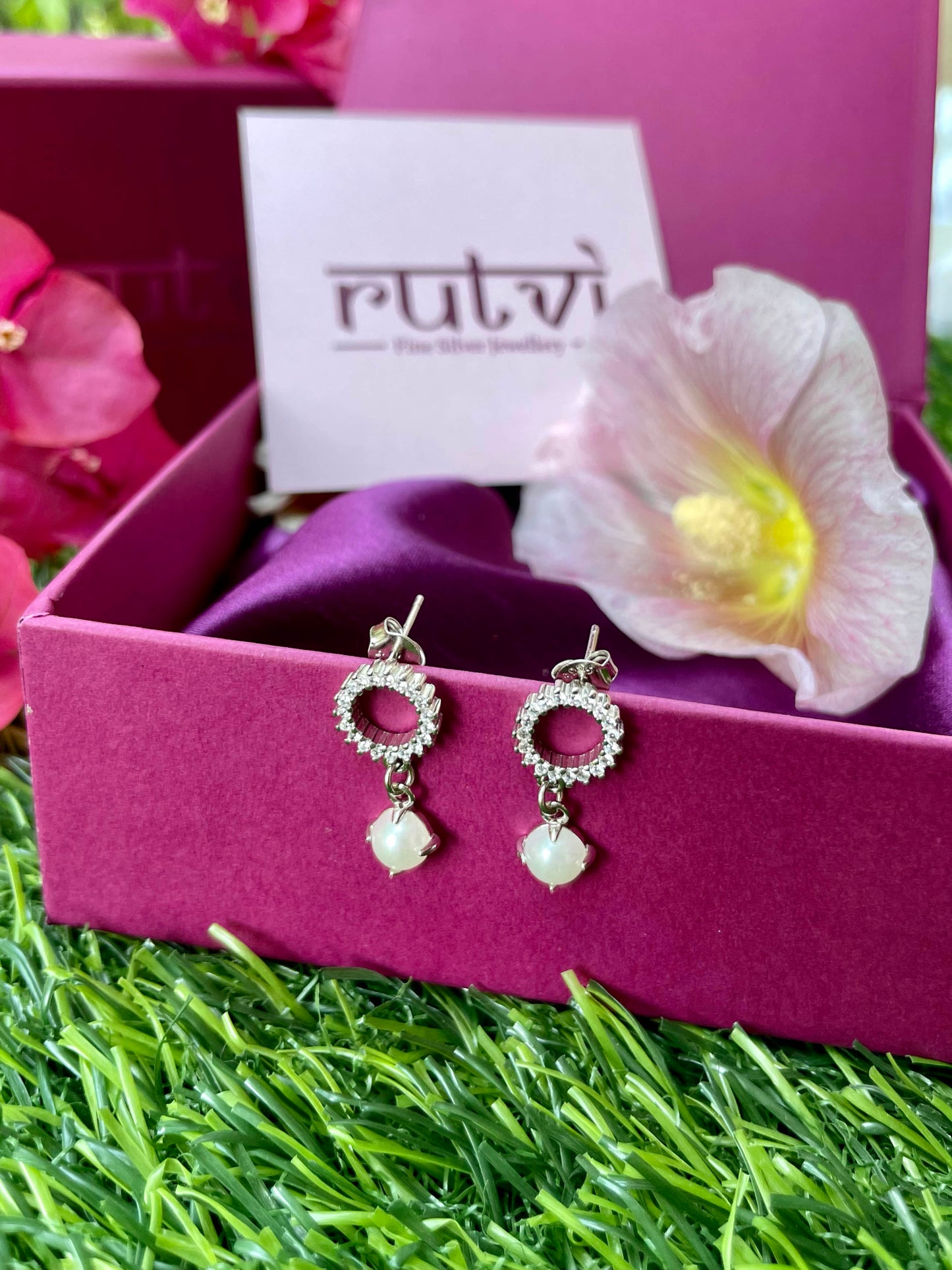 Round Pearl Earrings