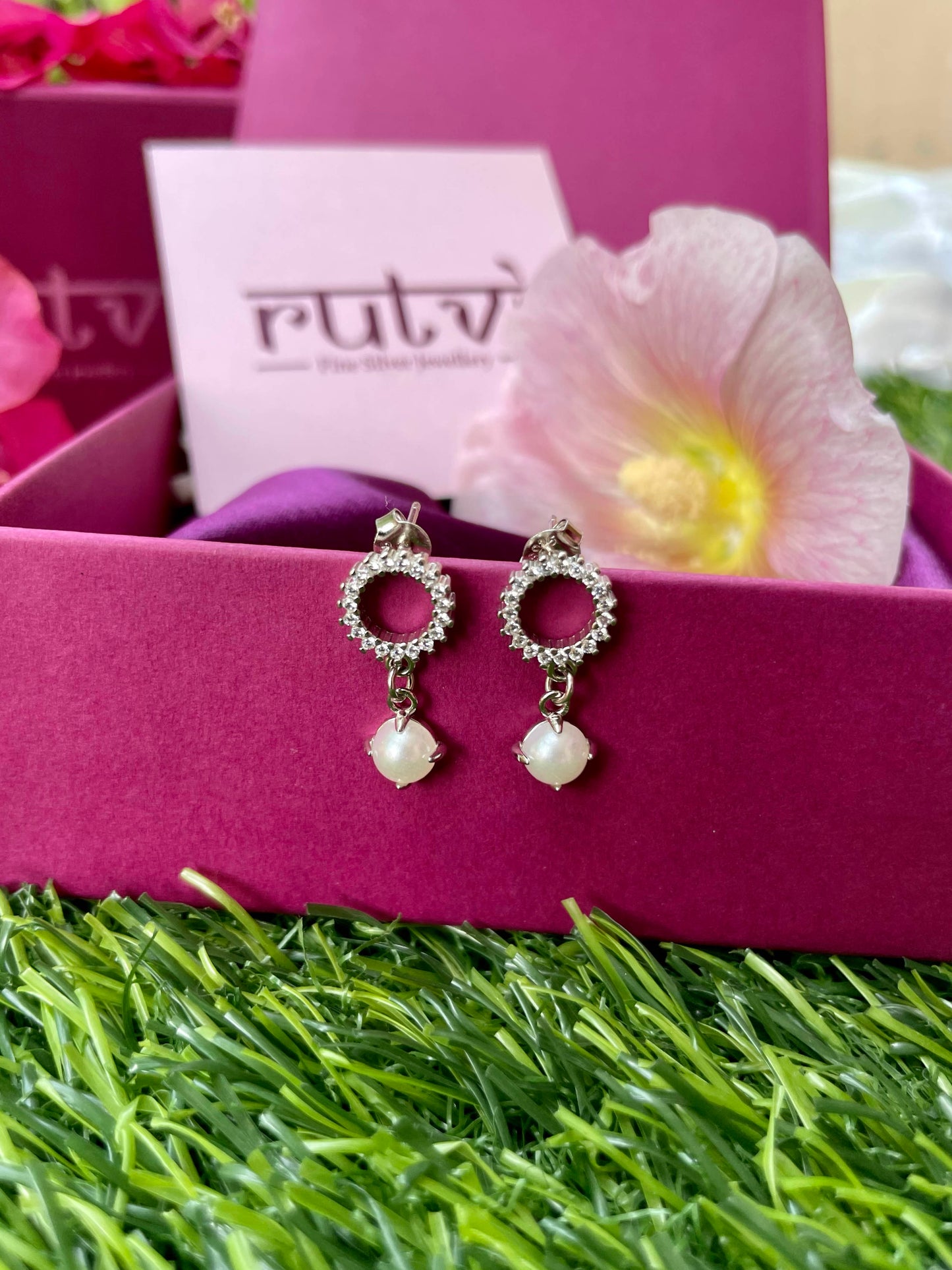Round Pearl Earrings