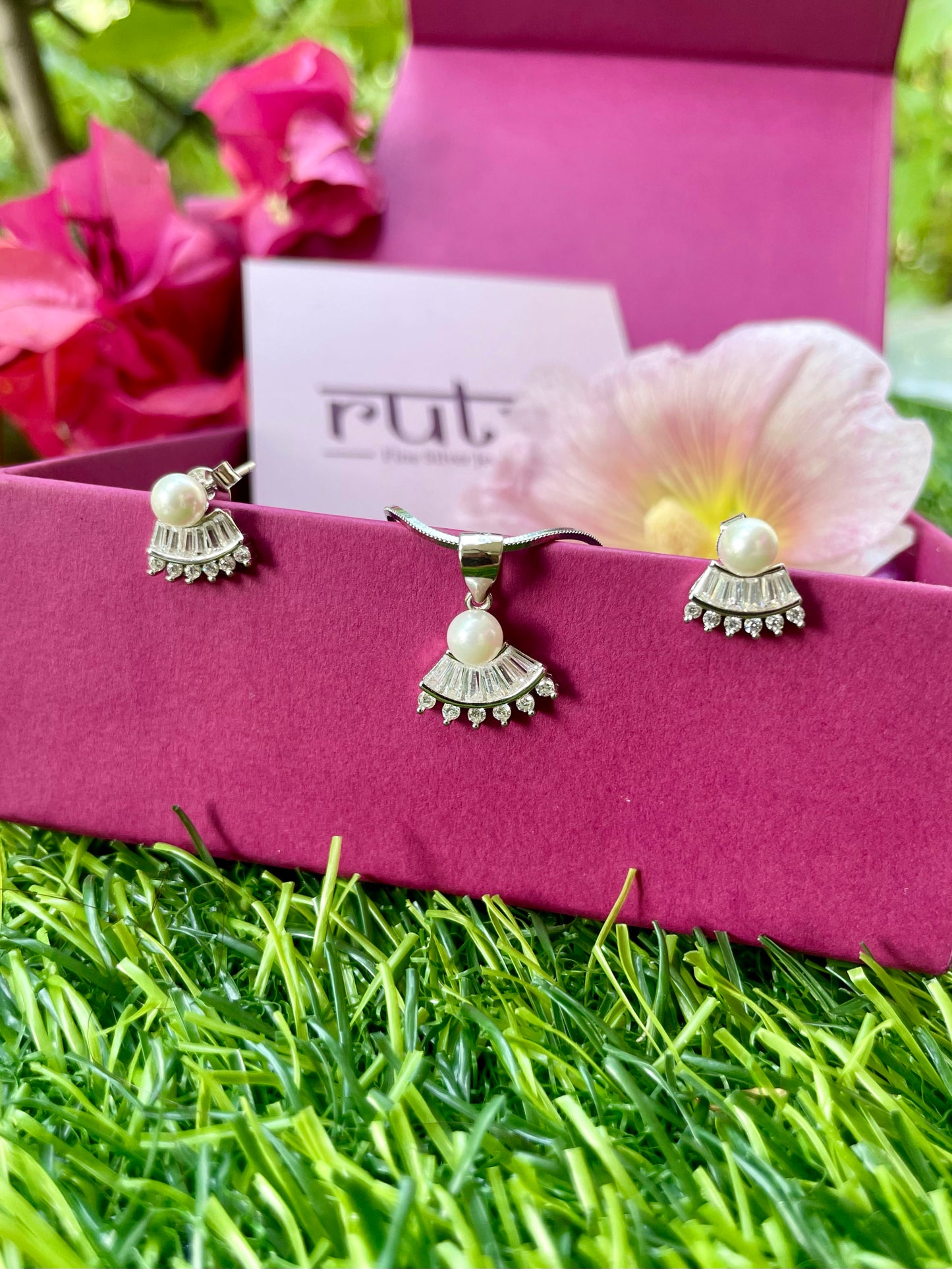 Pearly Crystal Set