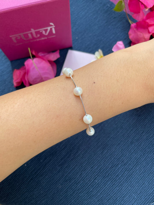 Delicate Pearl Bracelet